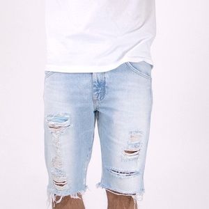 LIGHT STONEWASHED RIPPED JEAN SHORTS